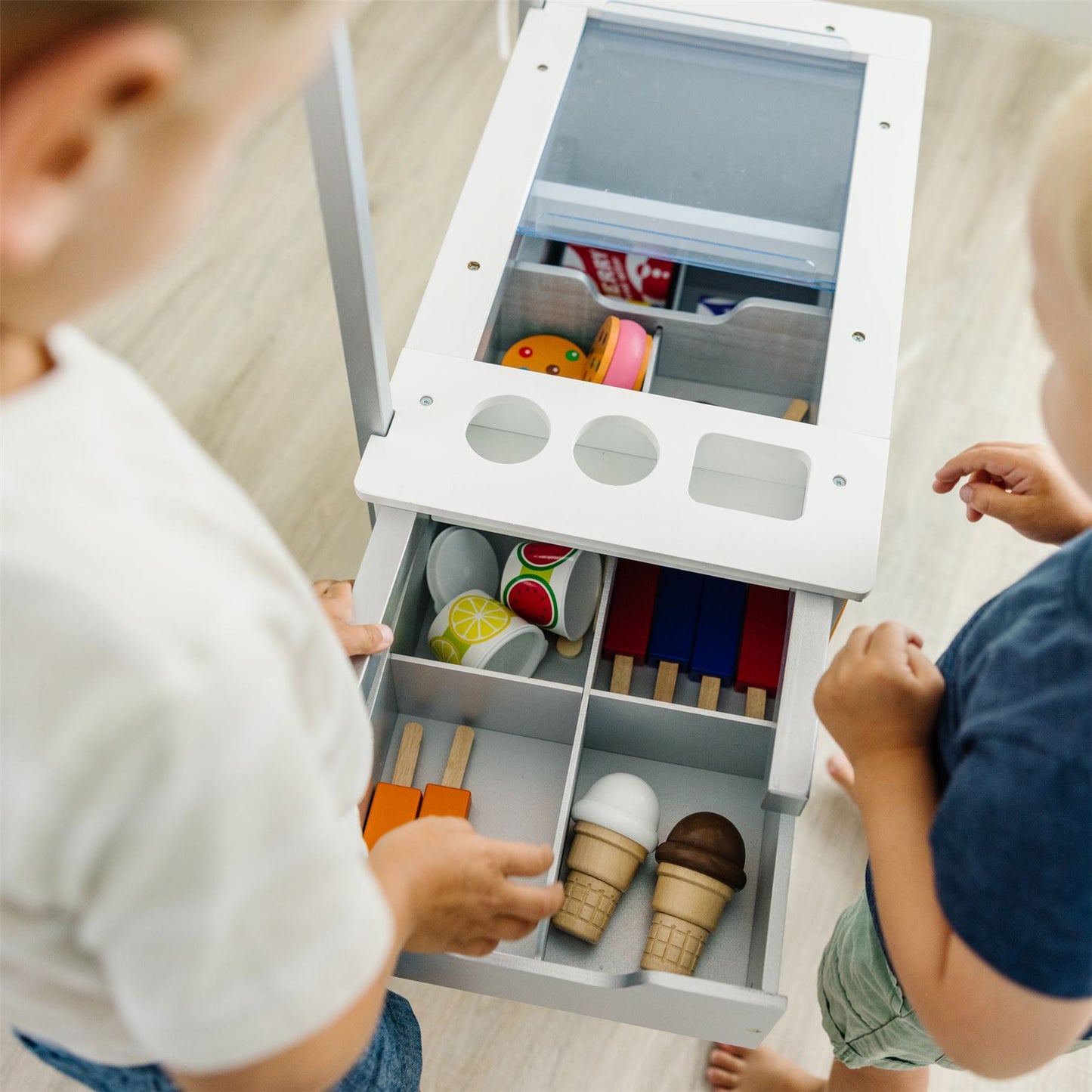 Snacks & Sweets Food Cart 9350 – Melissa & Doug Wooden Pretend Play Ice Cream & Snack Stand for Kids (Wheeled Role-Play Cart)