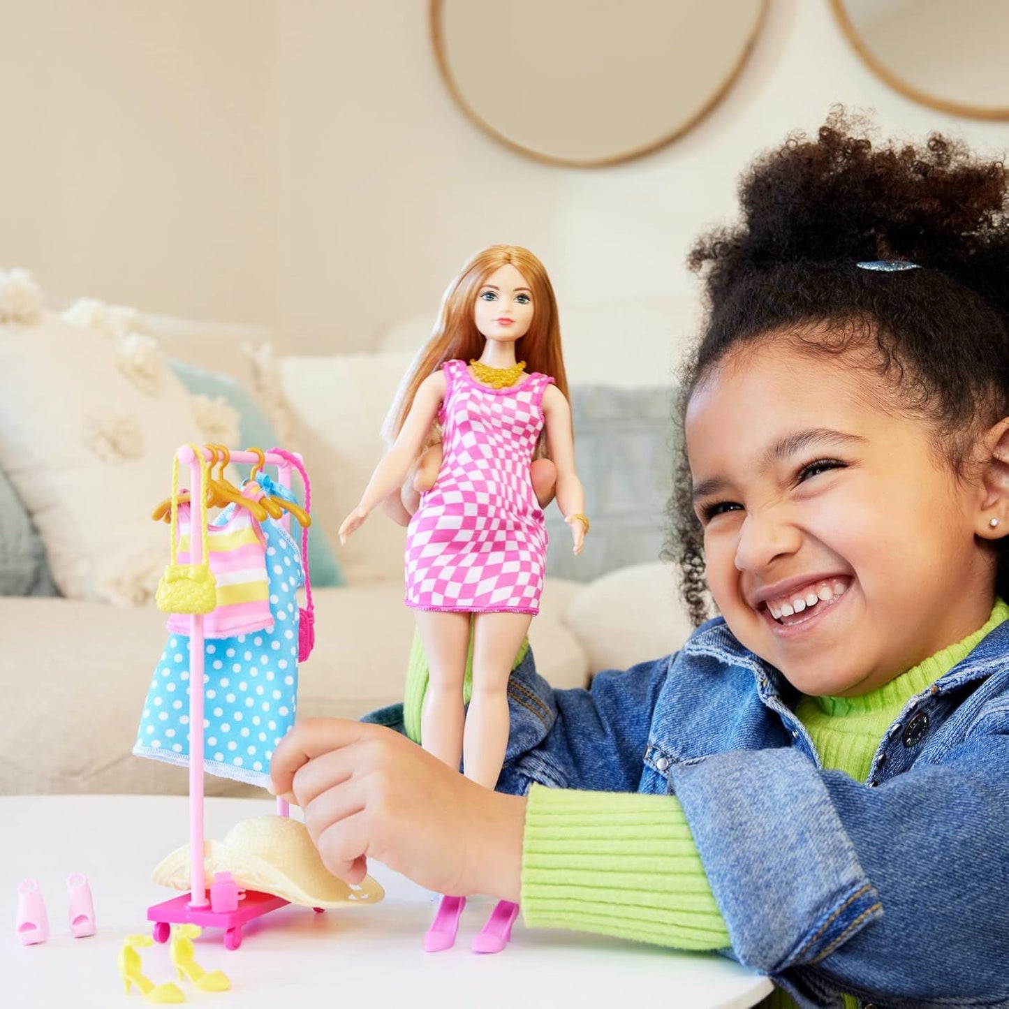 Barbie Doll & Closet Fashion Set HPL78 (Barbie)