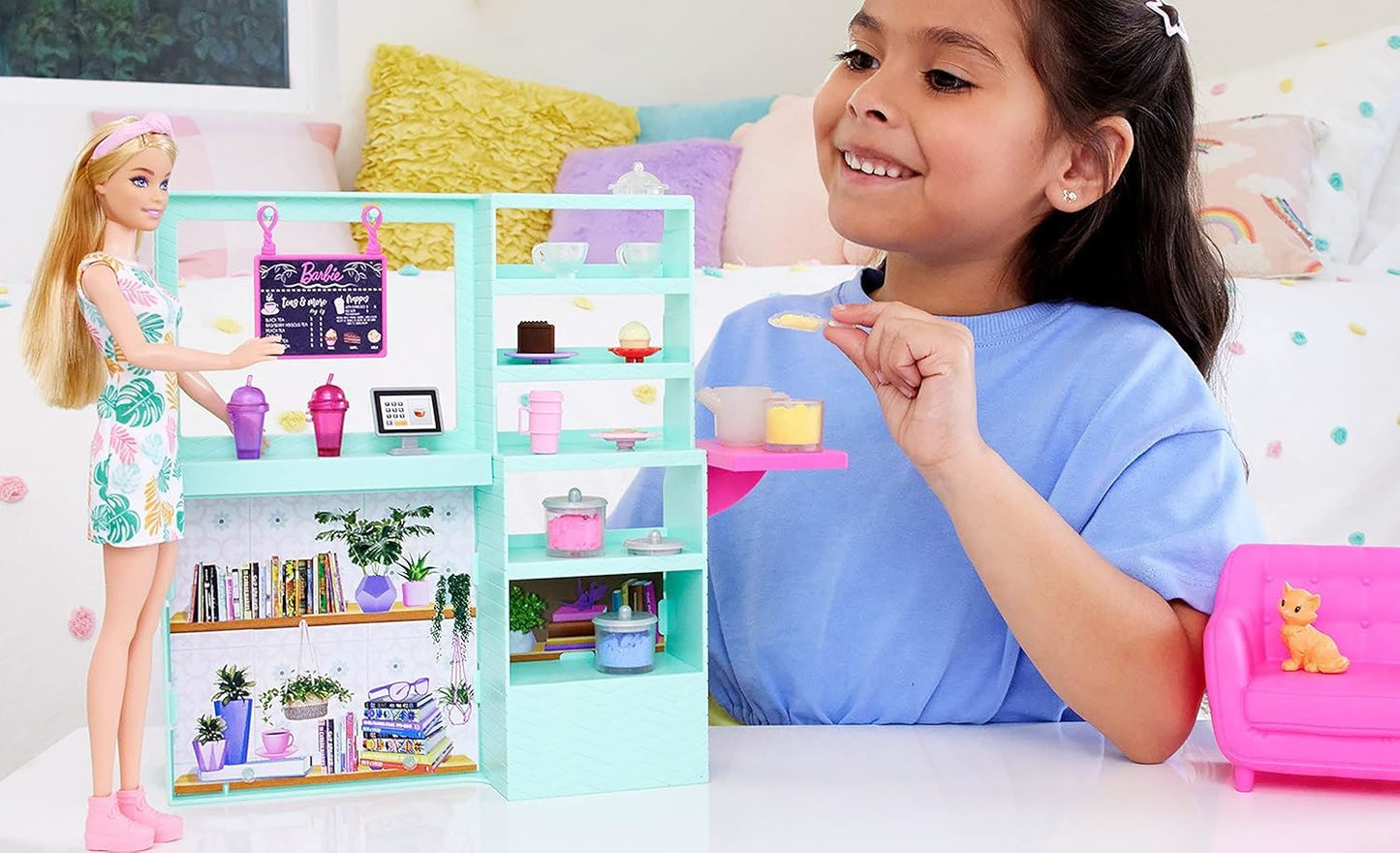 Cute 'n' Cozy Café HKT94 Doll With Accessories Playset (Barbie)