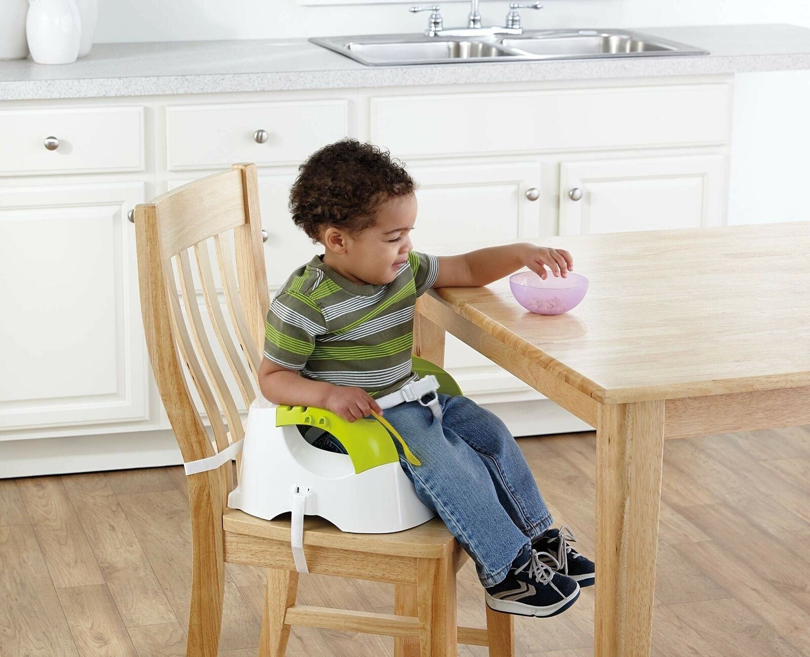 Fisher-Price® Quick-Clean Portable Booster - Baby Seat with Tray (Mattel)